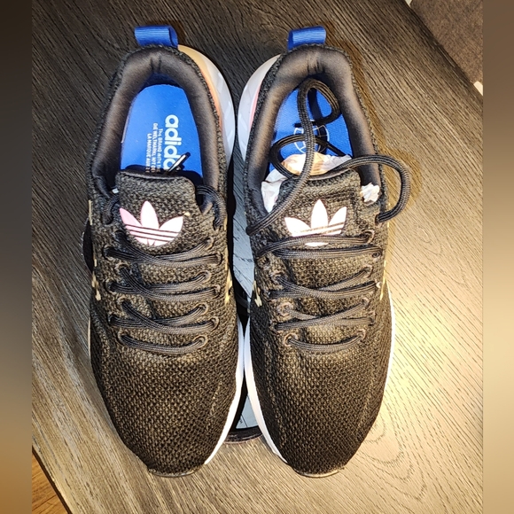 New Adidas Swift Run Sz6 - Picture 1 of 5